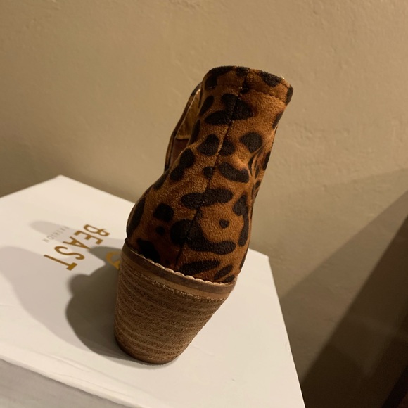 Beast BRAND NEW, IN BOX Cheetah BOOTIES - Picture 7 of 8